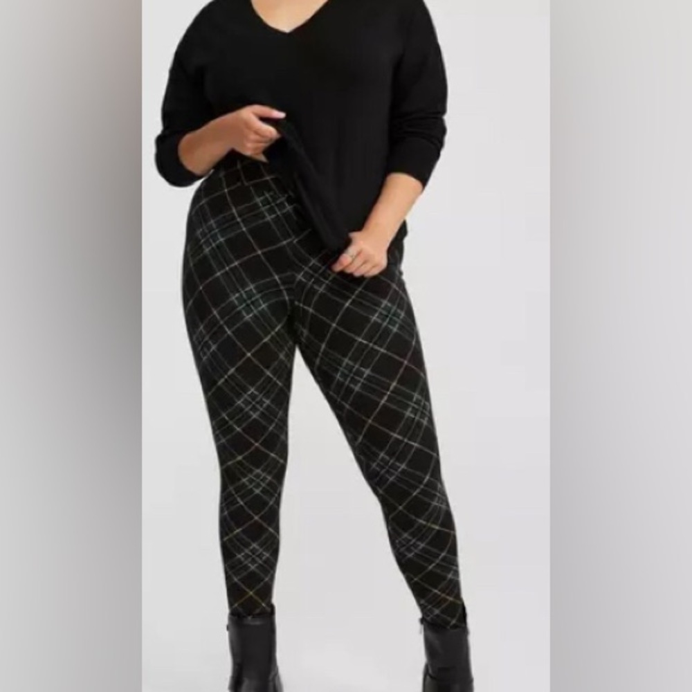 Torrid Full Length Signature Legging Size Large NWT